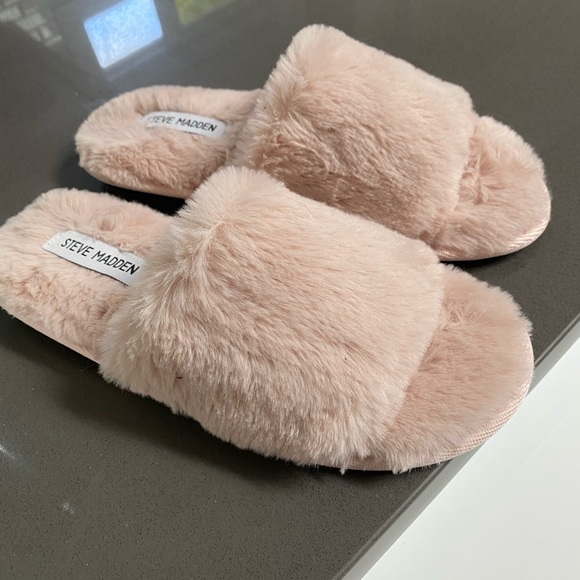 Steve Madden Shoes - Brand new Size 8 Slippers